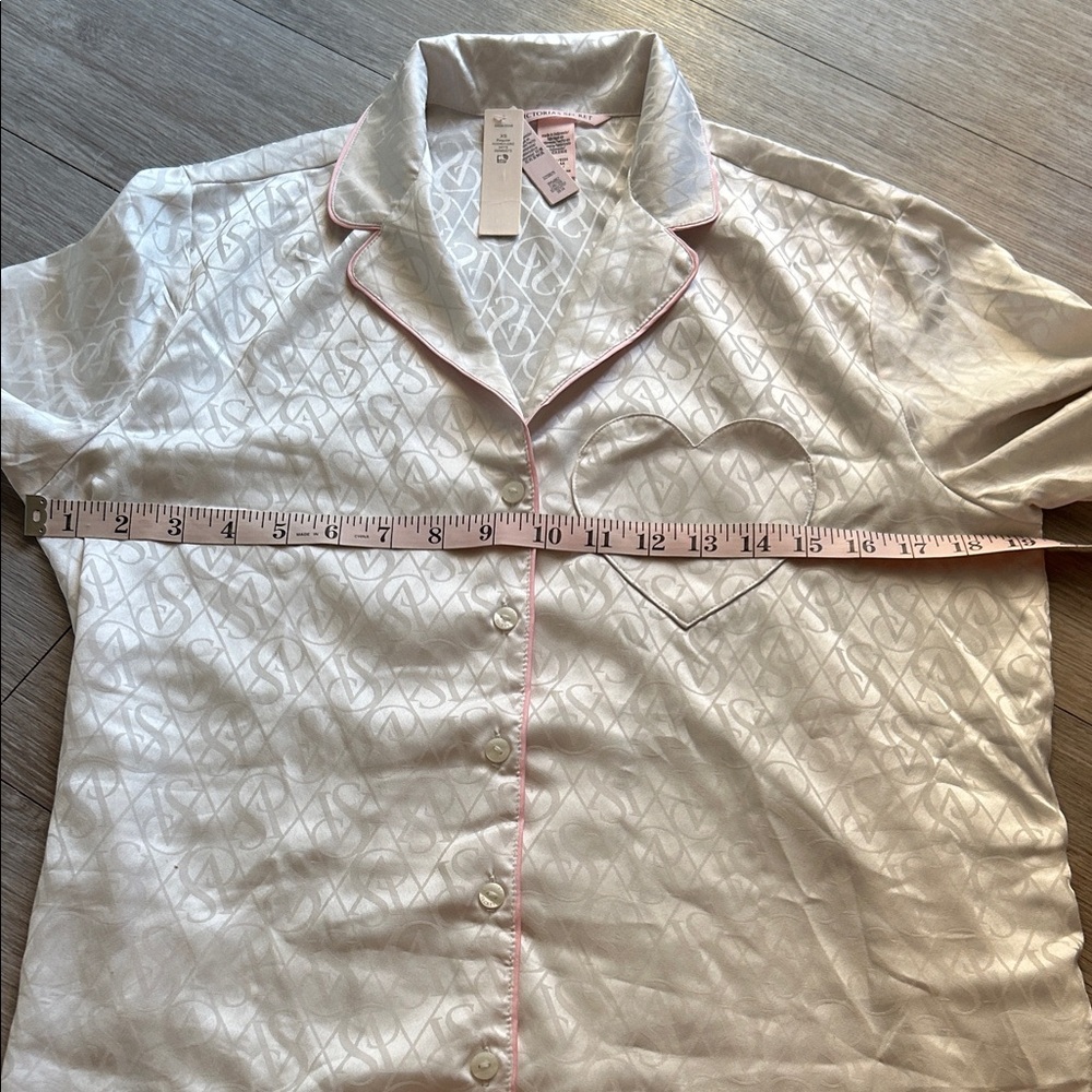 NWT Victoria’s Secret Cream and Pink Signature Pajama Set - Picture 6 of 13